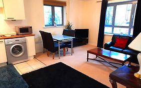 Apartment-- Free Parking 2 Bedrooms-2bathrooms-located In Jericho Close To Bus And Rail Station